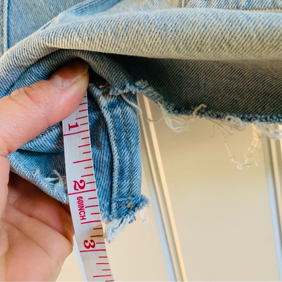 Abercrombie & Fitch The Mom Short High Rise 2.5” Inseam Jean Shorts | Size 27 - Picture 4 of 5